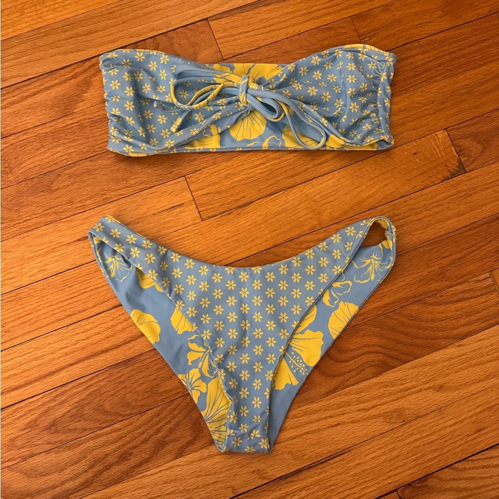 Leni swims bikini